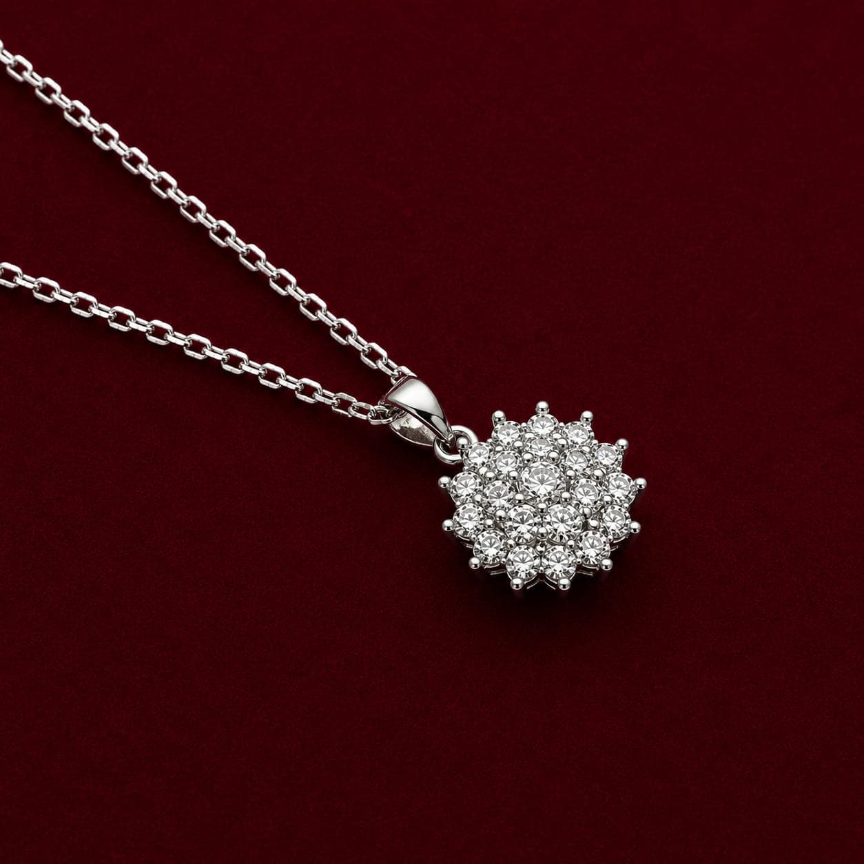 Gargantilha Flor Moissanita 2mm 0,03ct 40+5cm