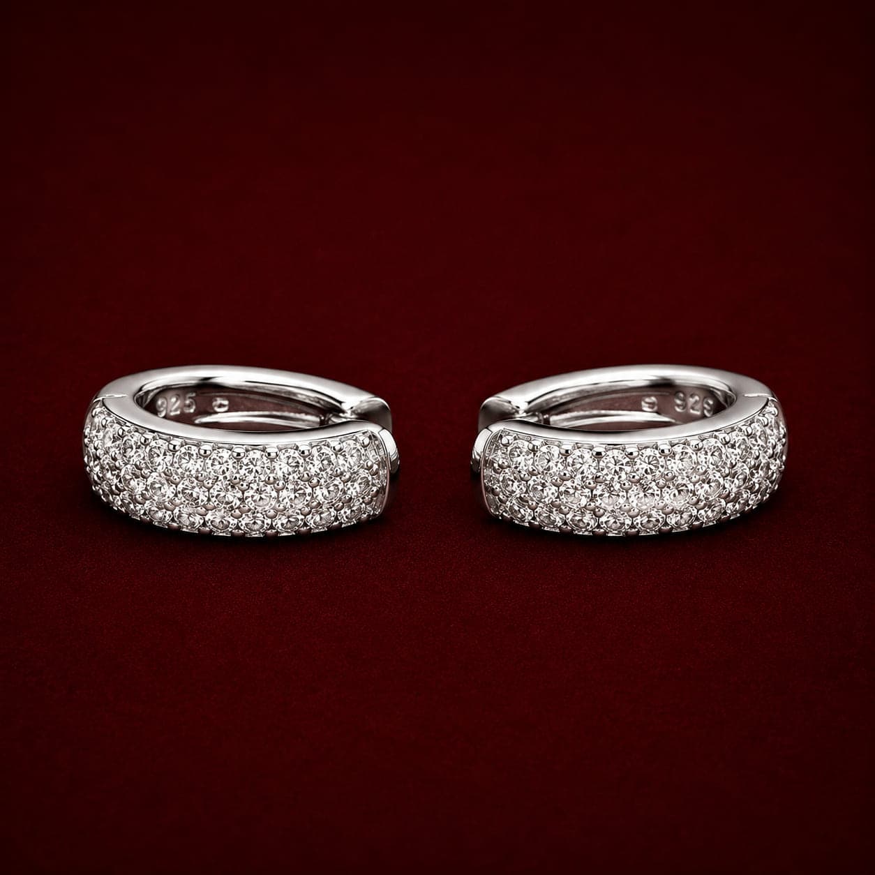 Brinco Argola Abaulada Cravejada Moissanita 12mm